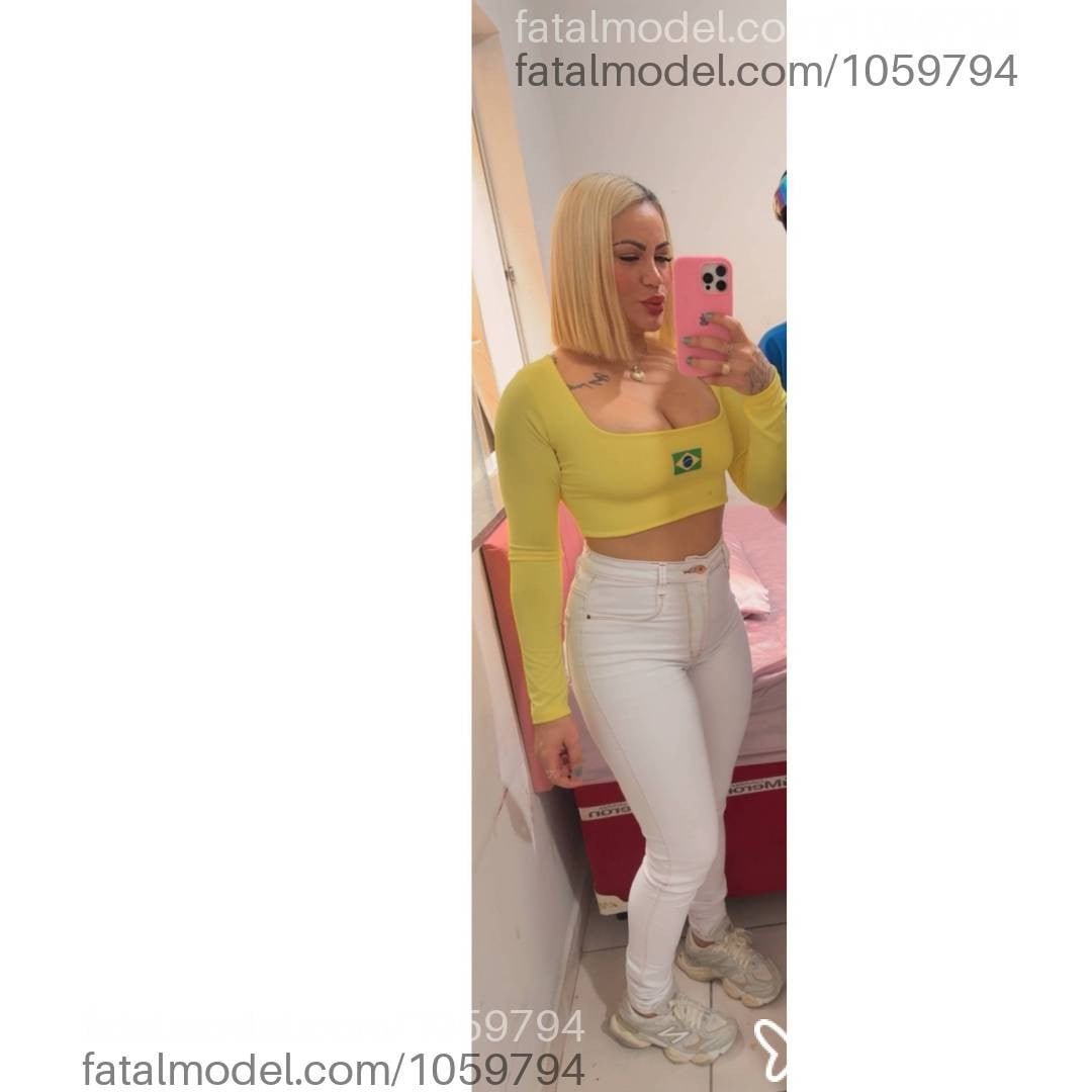 Acompanhante mulher loira (o) de olhos castanhos - Emilly Fontenelle Acompanhante mulher loira (o) de olhos castanhos - Emilly Fontenelle