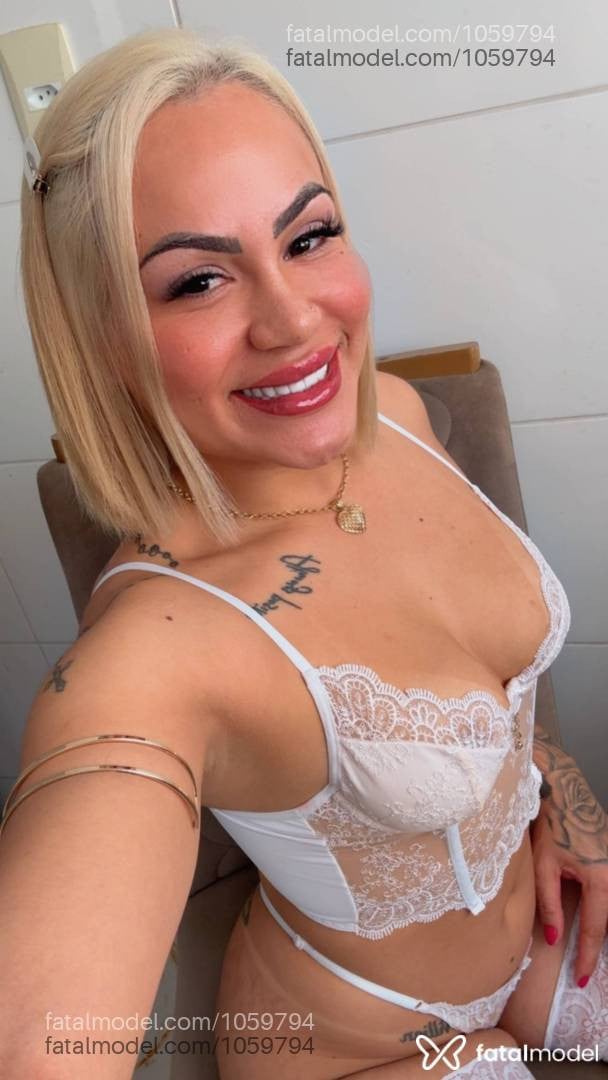Acompanhante mulher loira (o) de olhos castanhos - Emilly Fontenelle