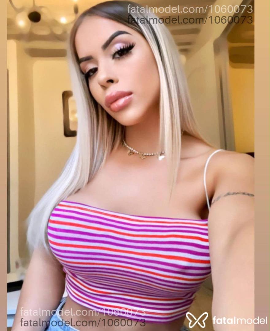 Acompanhante mulher loira (o) de olhos mel - Lua Lovatelli
