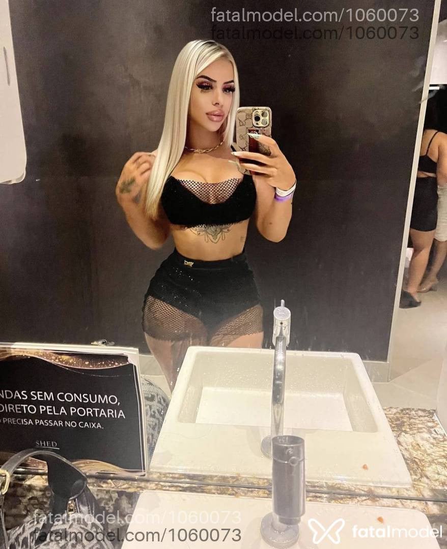 Acompanhante mulher loira (o) de olhos mel - Lua Lovatelli