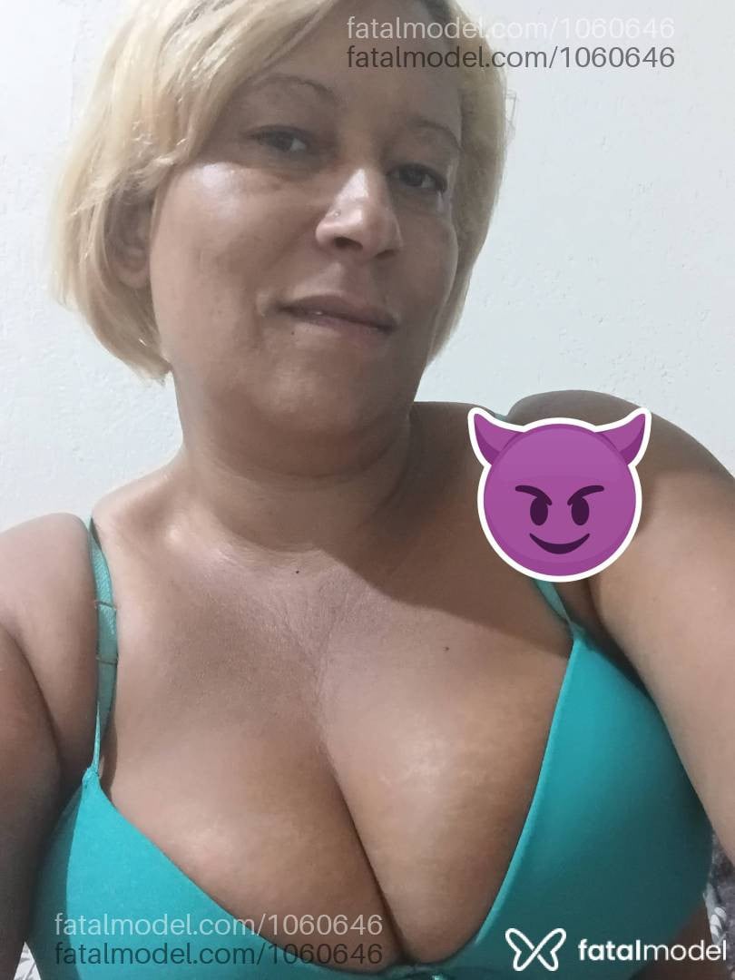 Acompanhante mulher loira (o) de olhos castanhos - Luara