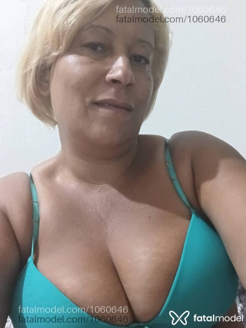 Acompanhante mulher loira (o) de olhos castanhos - Luara