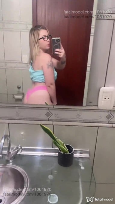 Acompanhante mulher loira (o) de olhos castanhos em Santa Maria - Blonde