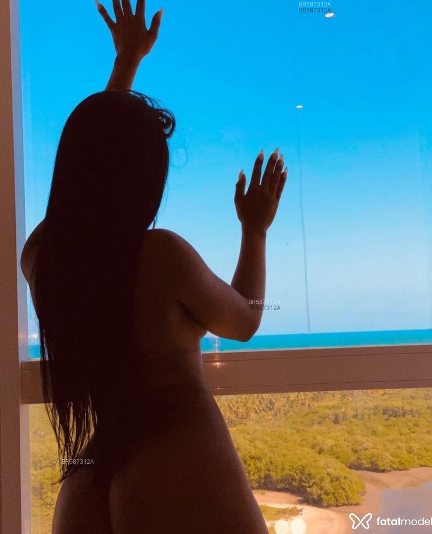 Acompanhante mulher morena (o) de olhos castanhos em São Paulo Acompanhante mulher morena (o) de olhos castanhos em São Paulo - Emily Ferraz