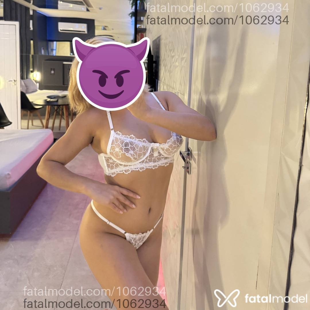 Acompanhante mulher loira (o) de olhos castanhos - Bianca