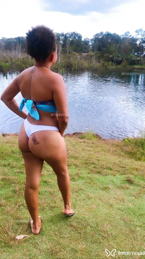 Acompanhante mulher com cabelo castanho de olhos castanhos - Morena Acompanhante mulher com cabelo castanho de olhos castanhos - Morena