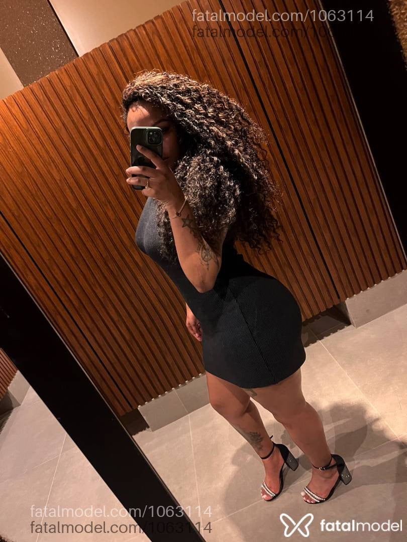 Acompanhante mulher com cabelo castanho de olhos castanhos - Mirella Megiatto