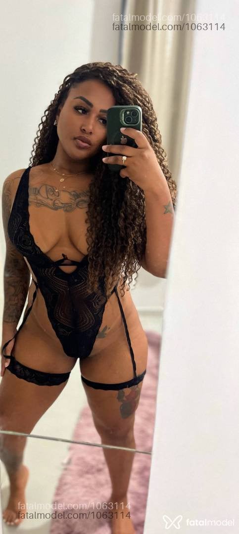 Acompanhante mulher com cabelo castanho de olhos castanhos - Mirella Megiatto
