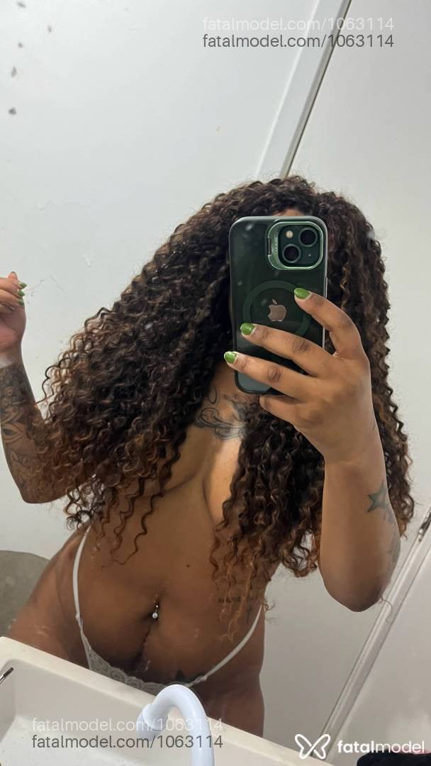 Acompanhante mulher com cabelo castanho de olhos castanhos - Mirella Megiatto