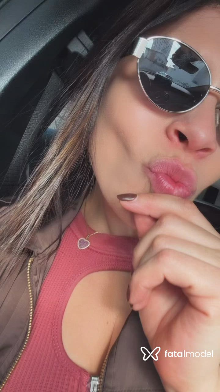 Acompanhante mulher com cabelo castanho de olhos mel - Grazi Lima