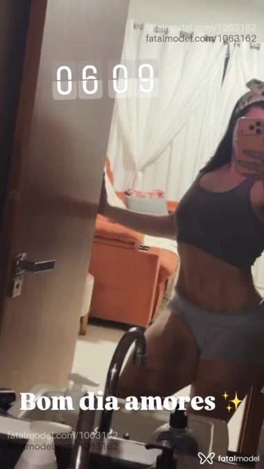 Acompanhante mulher com cabelo castanho de olhos mel em Bauru - Grazi Lima