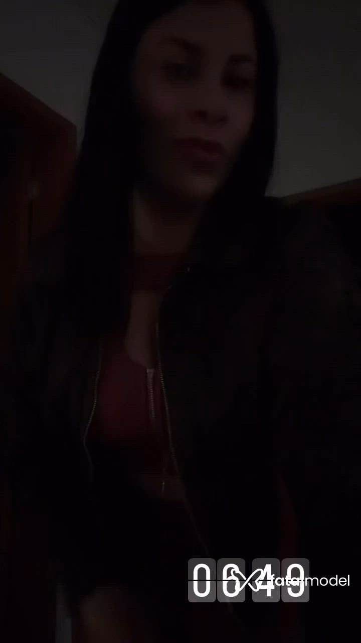 Acompanhante mulher com cabelo castanho de olhos mel - Grazi Lima