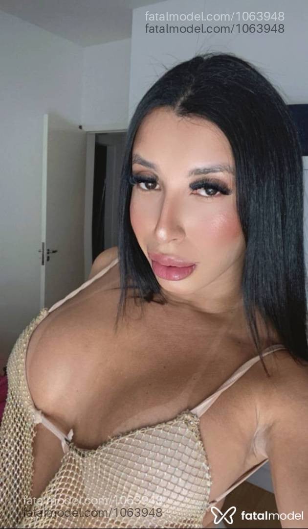 Acompanhante mulher trans morena (o) de olhos pretos - Francisca coelho