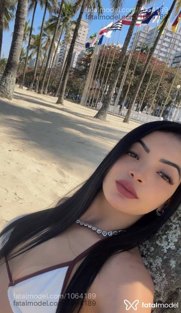 Acompanhante mulher morena (o) de olhos pretos - Luna