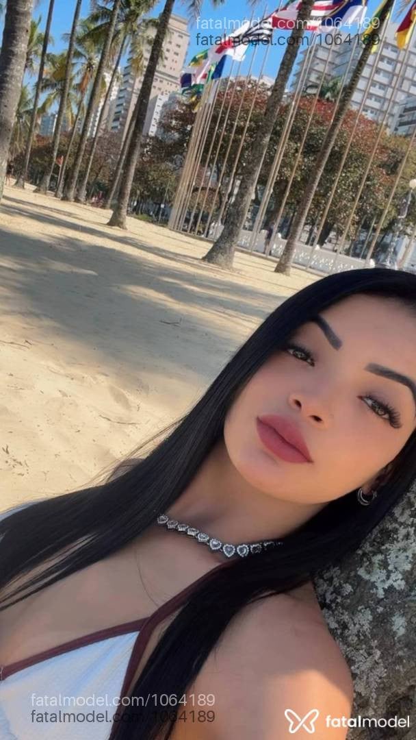 Acompanhante mulher morena (o) de olhos pretos - Luna