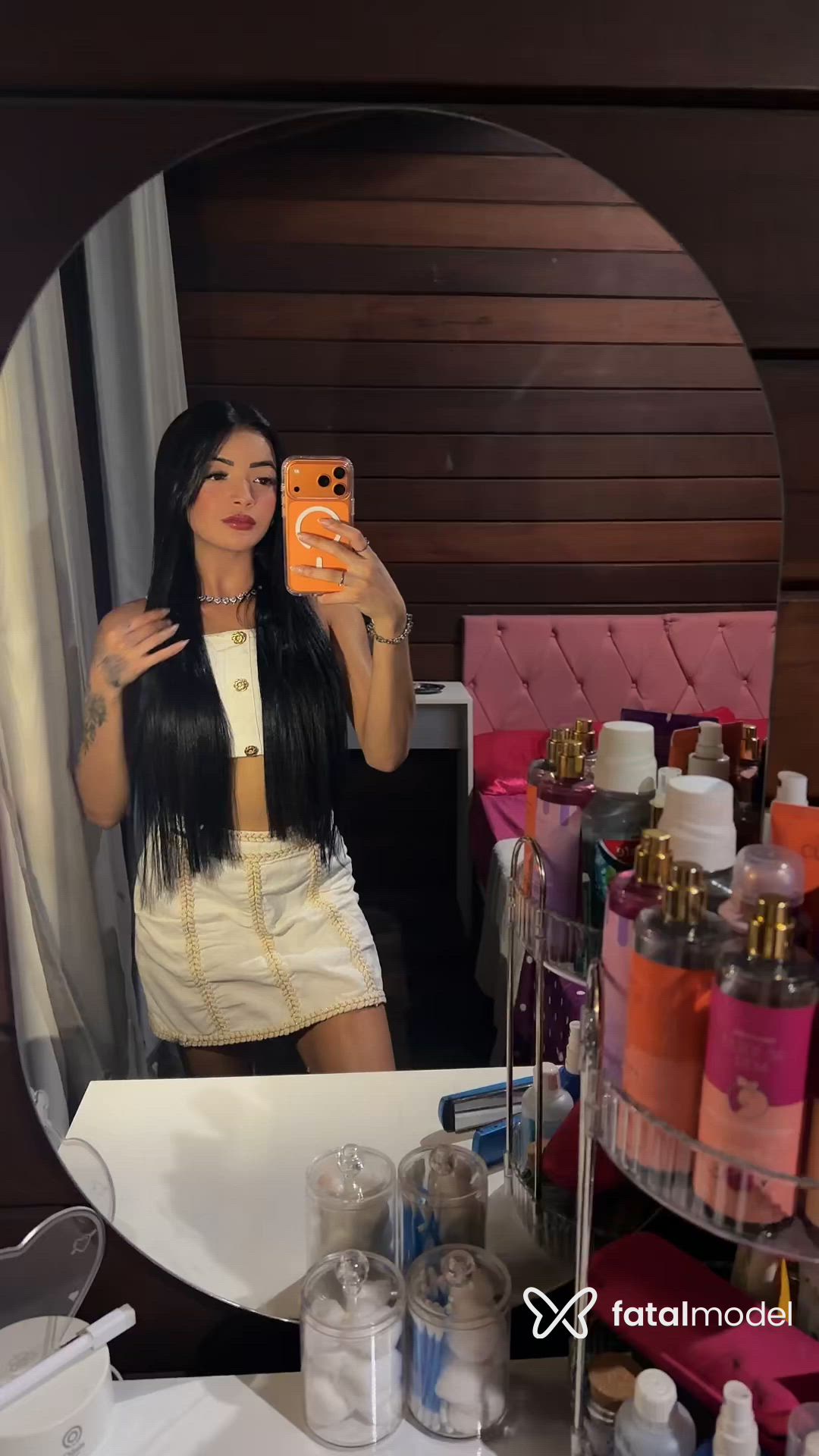 Acompanhante mulher morena (o) de olhos pretos - Luna