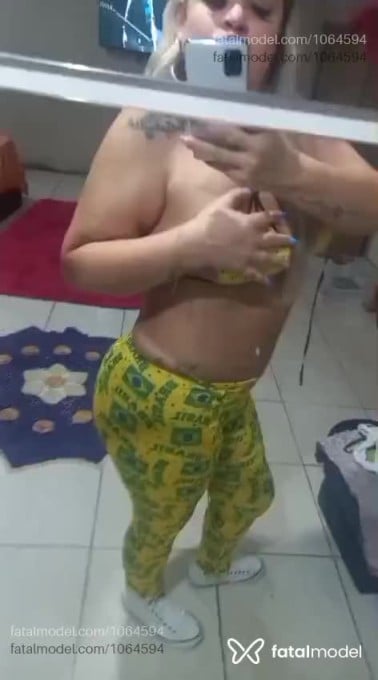 Acompanhante mulher loira (o) de olhos castanhos em Sapiranga Acompanhante mulher loira (o) de olhos castanhos em Sapiranga - Rose Camargo