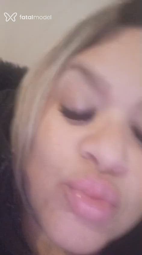 Acompanhante mulher loira (o) de olhos castanhos - Rose Camargo