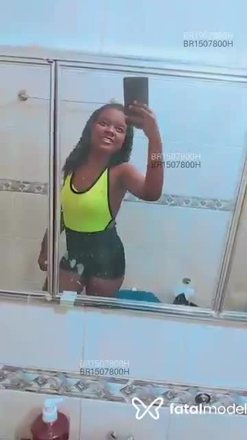 Acompanhante mulher com cabelo castanho de olhos castanhos em Pelotas Acompanhante mulher com cabelo castanho de olhos castanhos em Pelotas - Thaylla castro