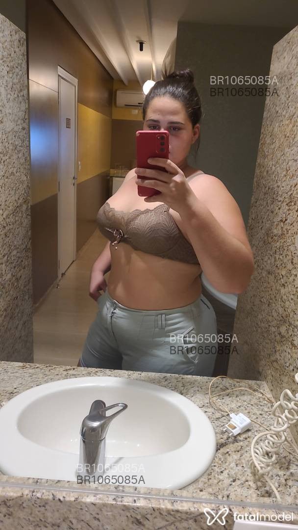 Acompanhante mulher com cabelo castanho de olhos castanhos - Keila Acompanhante mulher com cabelo castanho de olhos castanhos - Keila