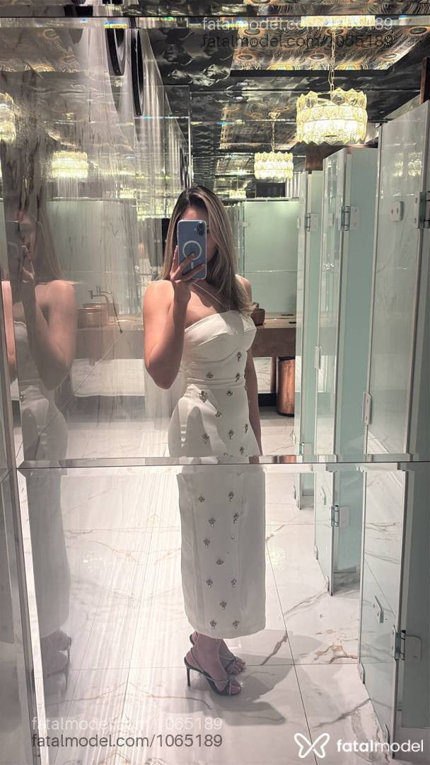Acompanhante mulher loira (o) de olhos pretos em Curitiba Acompanhante mulher loira (o) de olhos pretos em Curitiba - Catarina Marques
