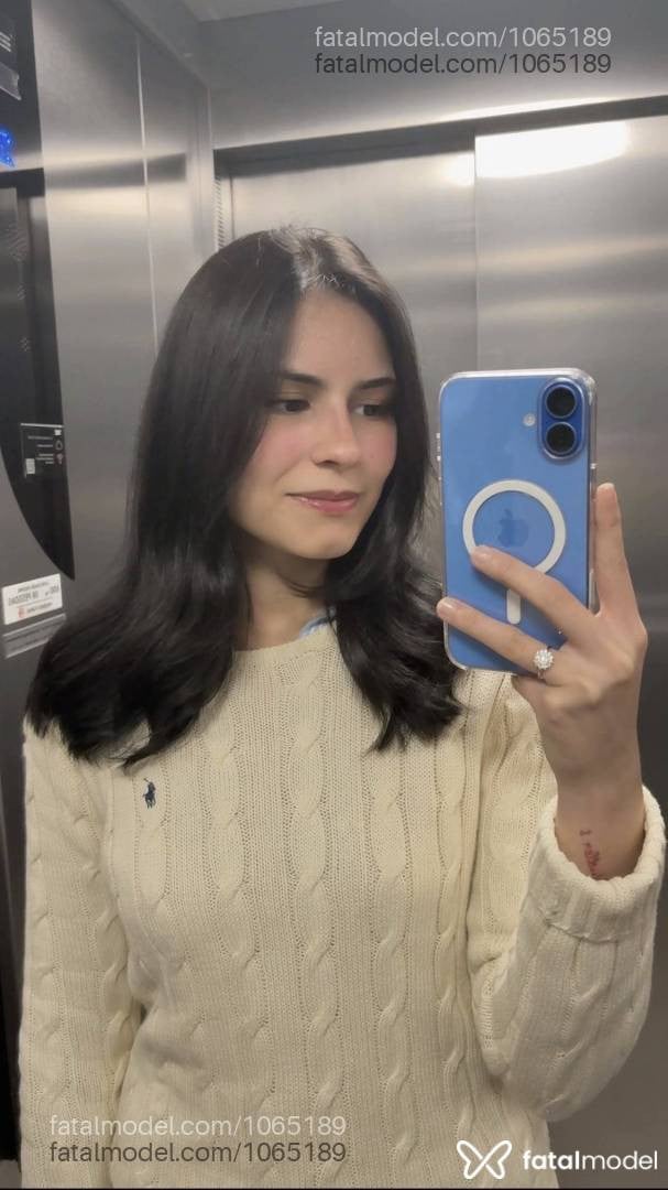 Acompanhante mulher loira (o) de olhos pretos em Curitiba Acompanhante mulher loira (o) de olhos pretos em Curitiba - Catarina Marques