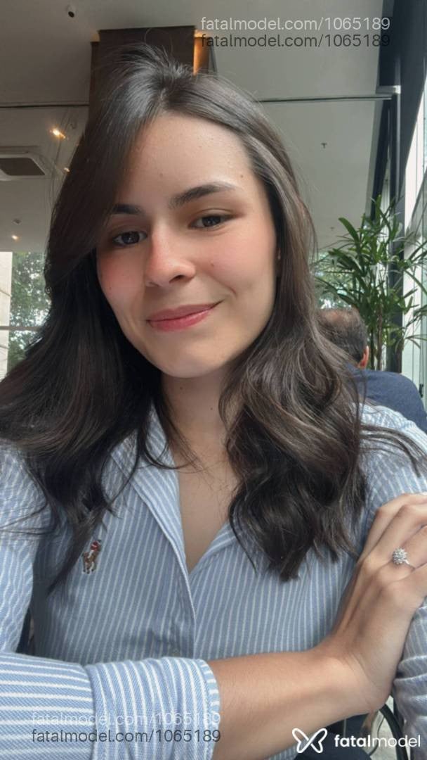 Acompanhante mulher loira (o) de olhos pretos em Curitiba Acompanhante mulher loira (o) de olhos pretos em Curitiba - Catarina Marques