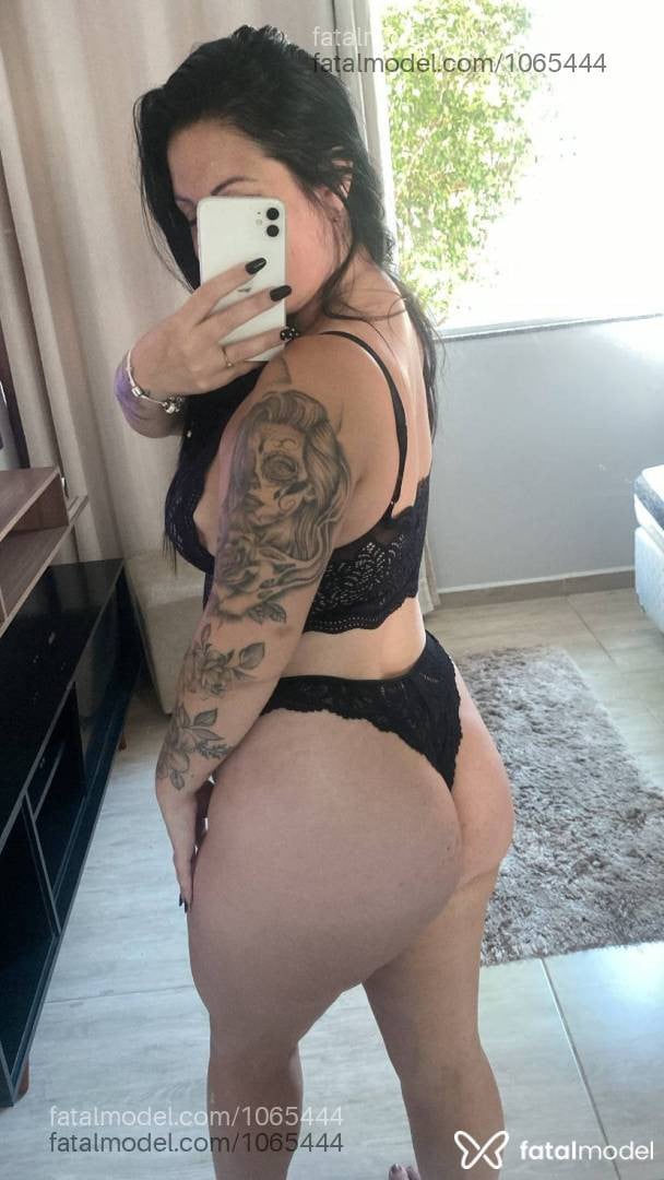 Acompanhante mulher morena (o) de olhos pretos em Rio Negrinho Acompanhante mulher morena (o) de olhos pretos em Rio Negrinho - Crys Santos