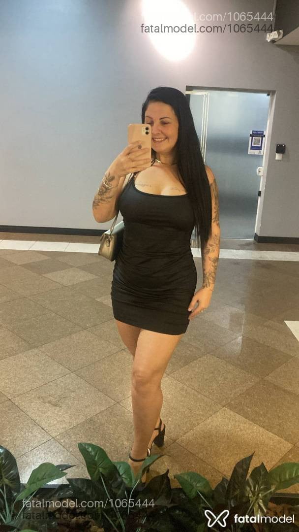 Acompanhante mulher morena (o) de olhos pretos - Crys Santos Acompanhante mulher morena (o) de olhos pretos - Crys Santos