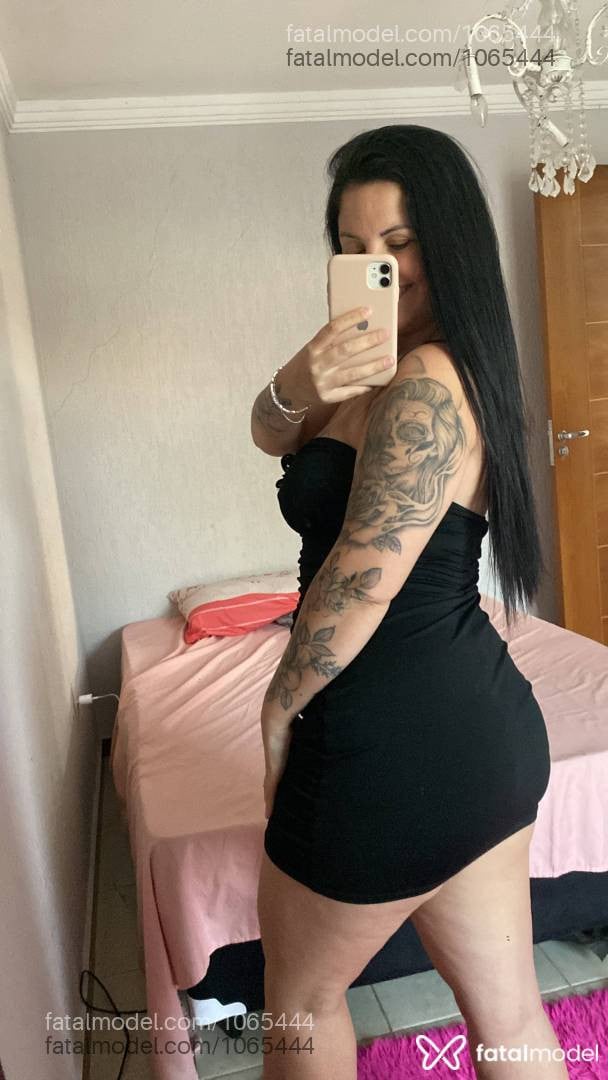 Acompanhante mulher morena (o) de olhos pretos - Crys Santos