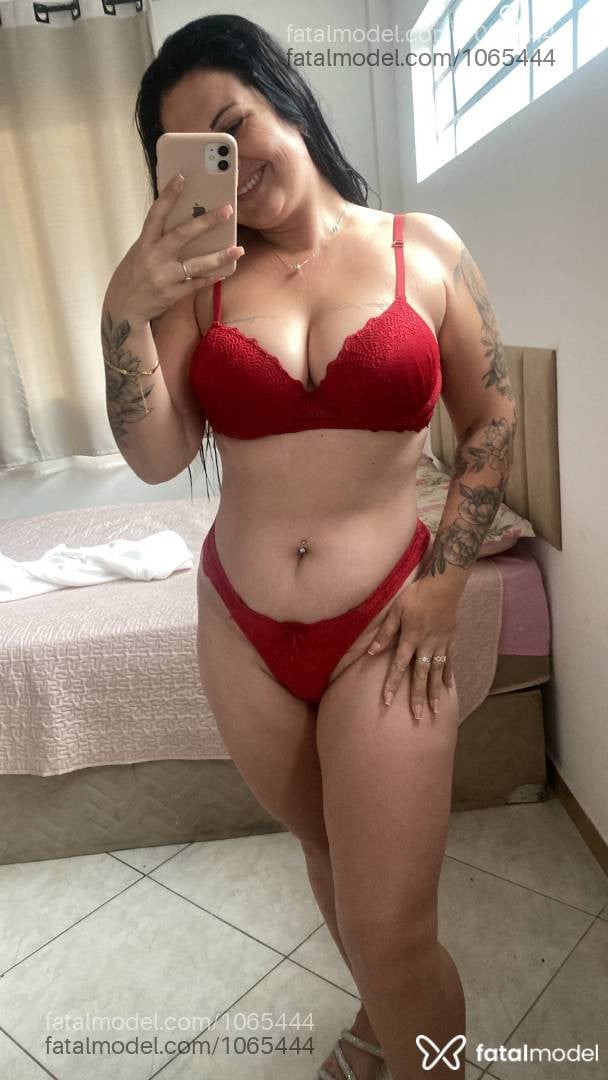 Acompanhante mulher morena (o) de olhos pretos em Rio Negrinho - Crys Santos