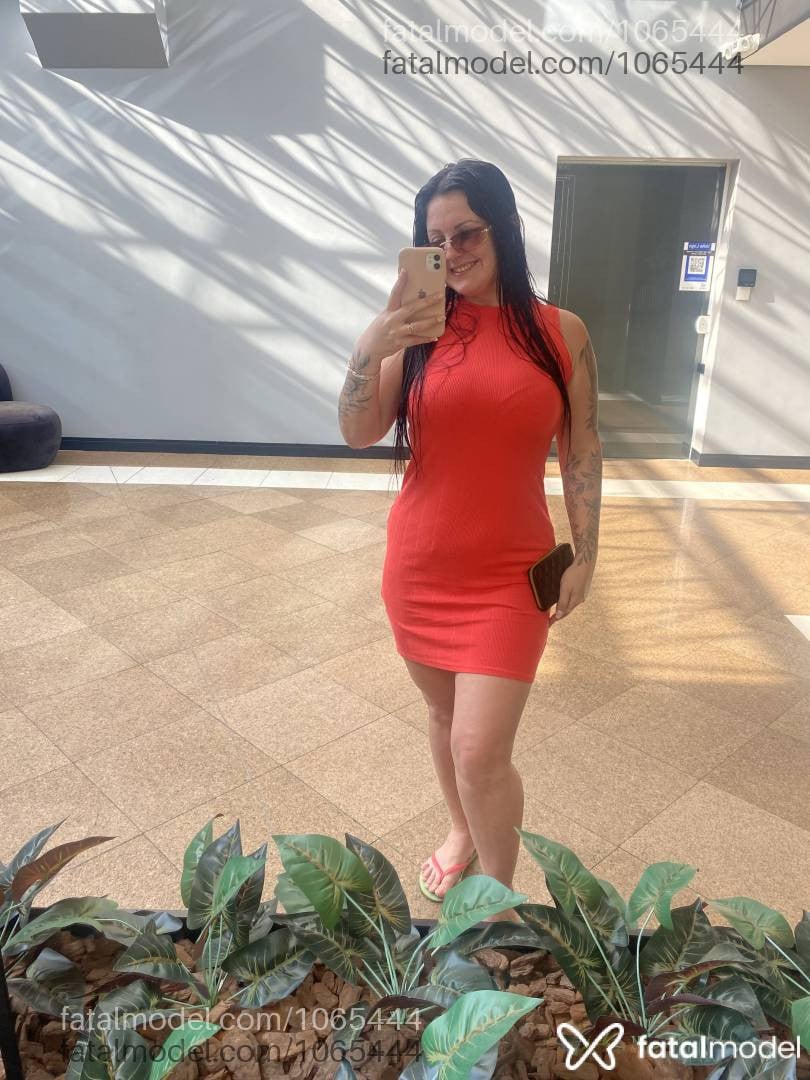 Acompanhante mulher morena (o) de olhos pretos - Crys Santos Acompanhante mulher morena (o) de olhos pretos - Crys Santos