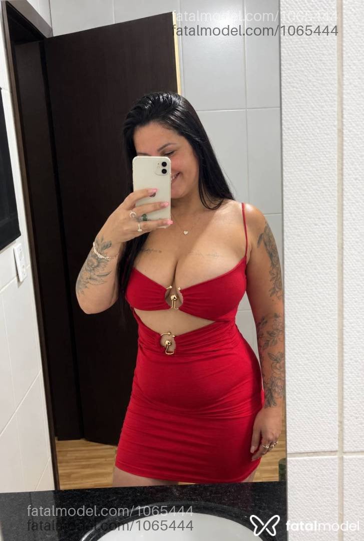 Acompanhante mulher morena (o) de olhos pretos - Crys Santos