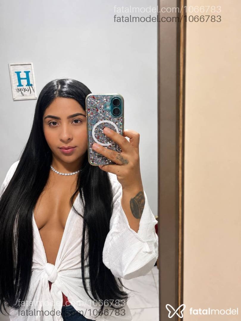 Acompanhante mulher morena (o) de olhos pretos - Manu