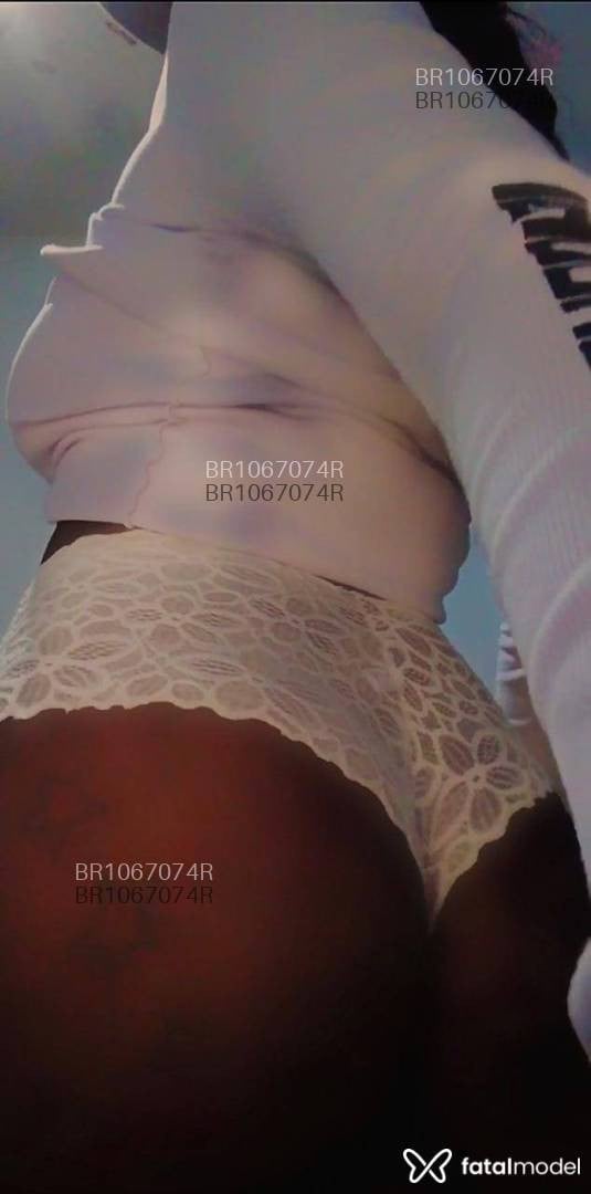 Acompanhante mulher morena (o) de olhos castanhos em Saquarema - Laísa