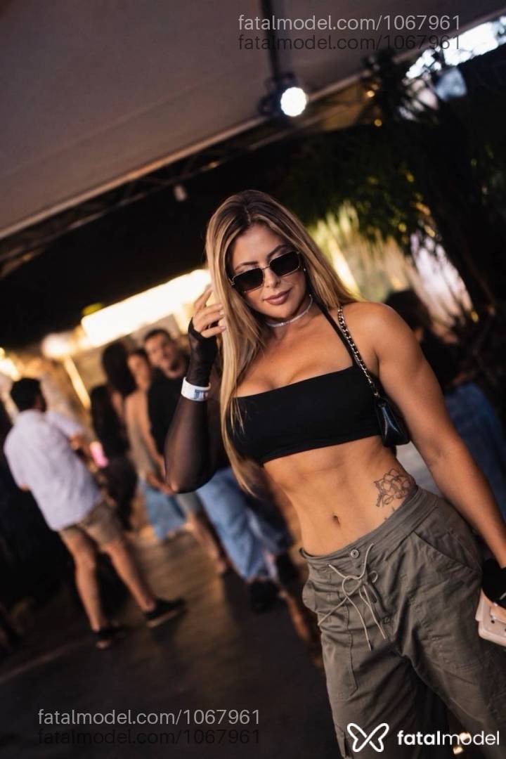 Acompanhante mulher loira (o) de olhos castanhos - BRUNA