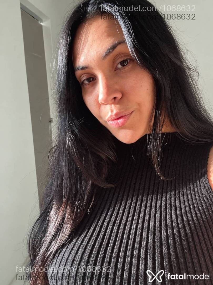 Acompanhante mulher com cabelo castanho de olhos castanhos - Sophia