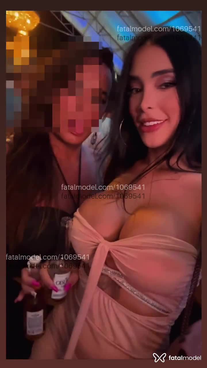 Acompanhante travesti morena (o) de olhos verdes em Votuporanga Acompanhante travesti morena (o) de olhos verdes em Votuporanga - Thallesa Rios