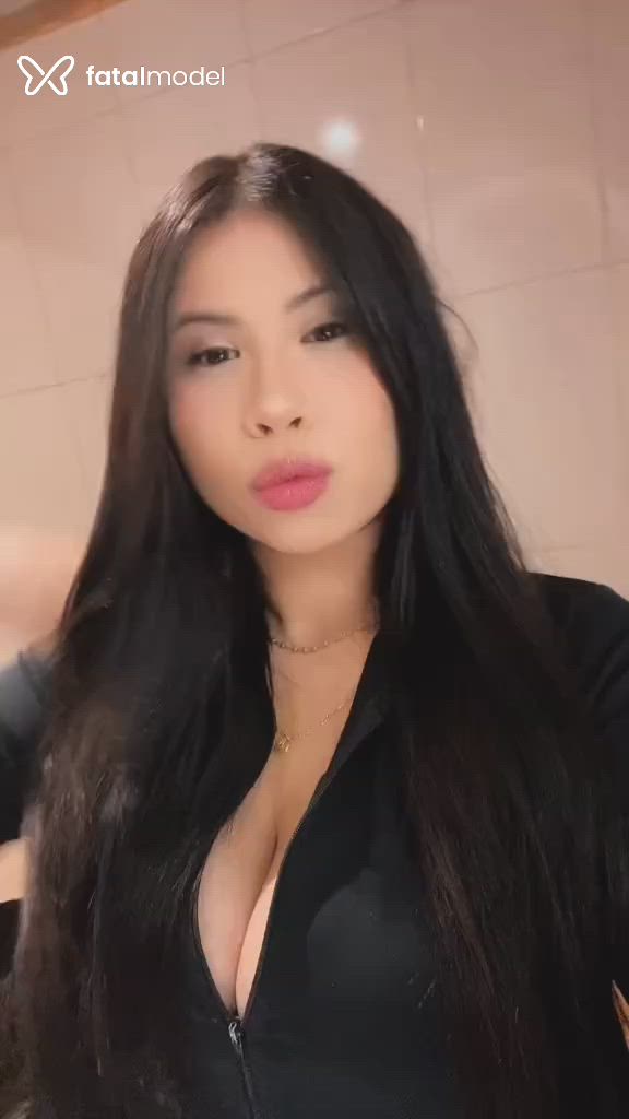 Acompanhante mulher com cabelo castanho de olhos castanhos - Indiasafadinha
