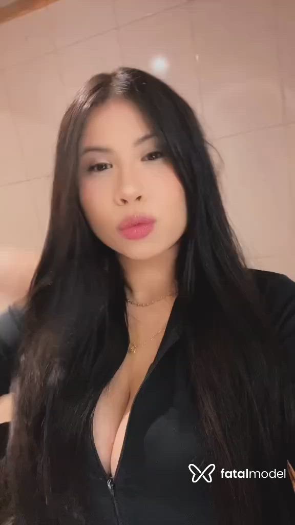 Acompanhante mulher com cabelo castanho de olhos castanhos - Indiasafadinha