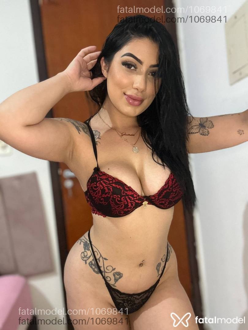 Acompanhante mulher com cabelo castanho de olhos castanhos em Virtual Acompanhante mulher com cabelo castanho de olhos castanhos em Virtual - Maria Eduarda