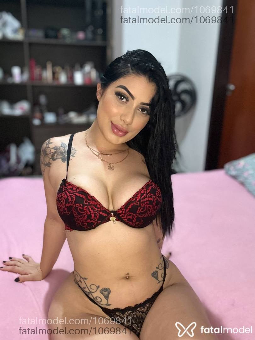 Acompanhante mulher com cabelo castanho de olhos castanhos em Virtual Acompanhante mulher com cabelo castanho de olhos castanhos em Virtual - Maria Eduarda