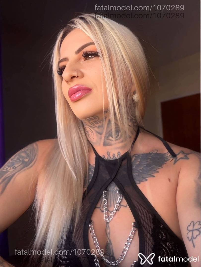 Acompanhante mulher loira (o) de olhos verdes - Rafaelle Montanari