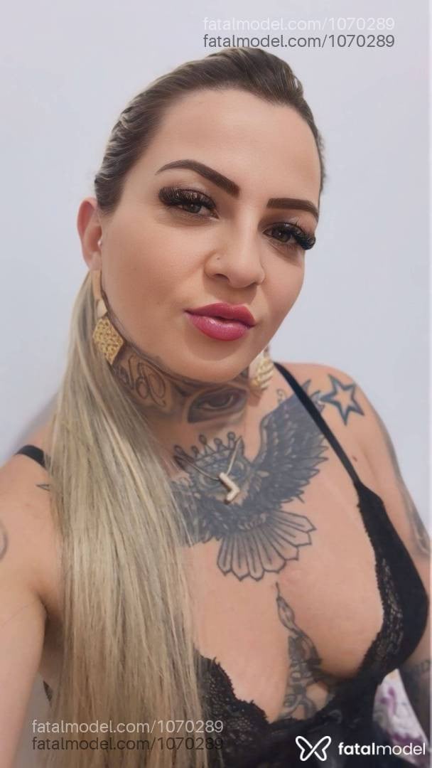 Acompanhante mulher loira (o) de olhos verdes - Rafaelle Montanari