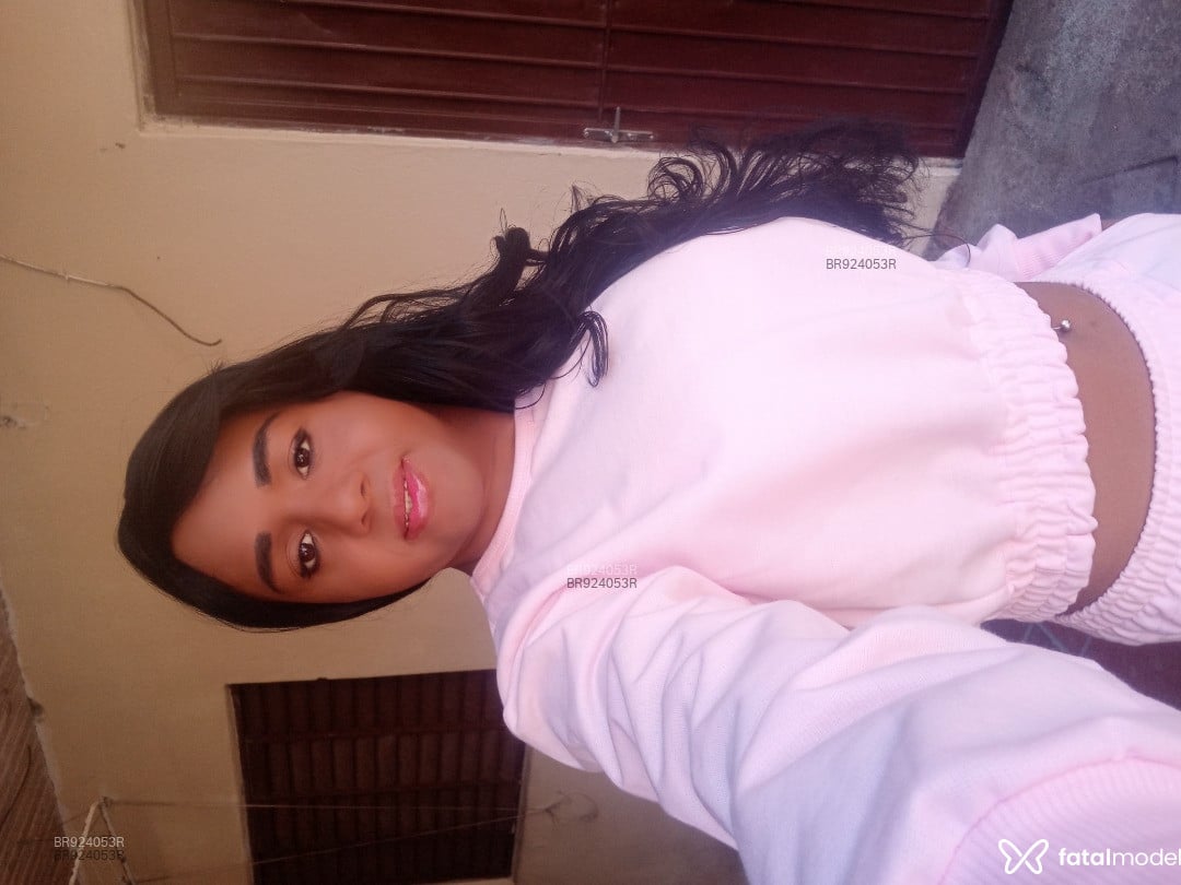 Acompanhante travesti com cabelo castanho de olhos castanhos em Rio Grande Acompanhante travesti com cabelo castanho de olhos castanhos em Rio Grande - Erika