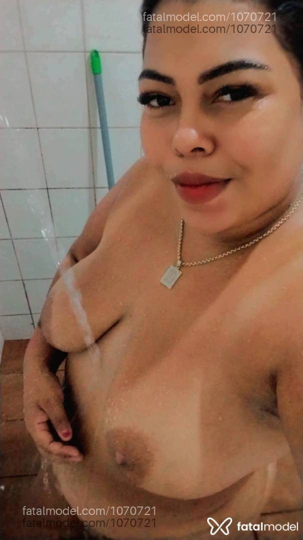 Acompanhante mulher com cabelo castanho de olhos pretos em Alta Floresta - Letícia