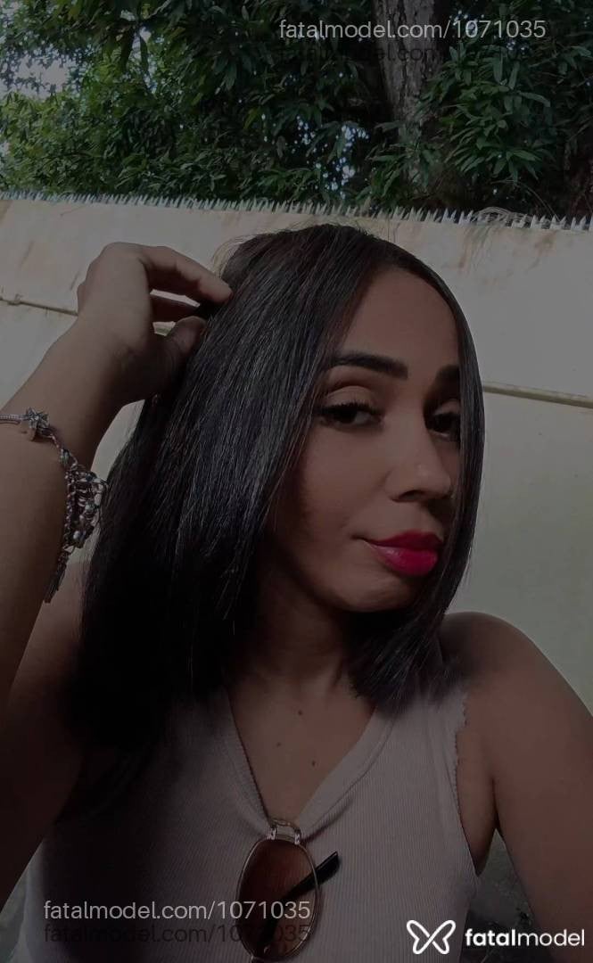 Acompanhante mulher morena (o) de olhos pretos - Cris Malecof