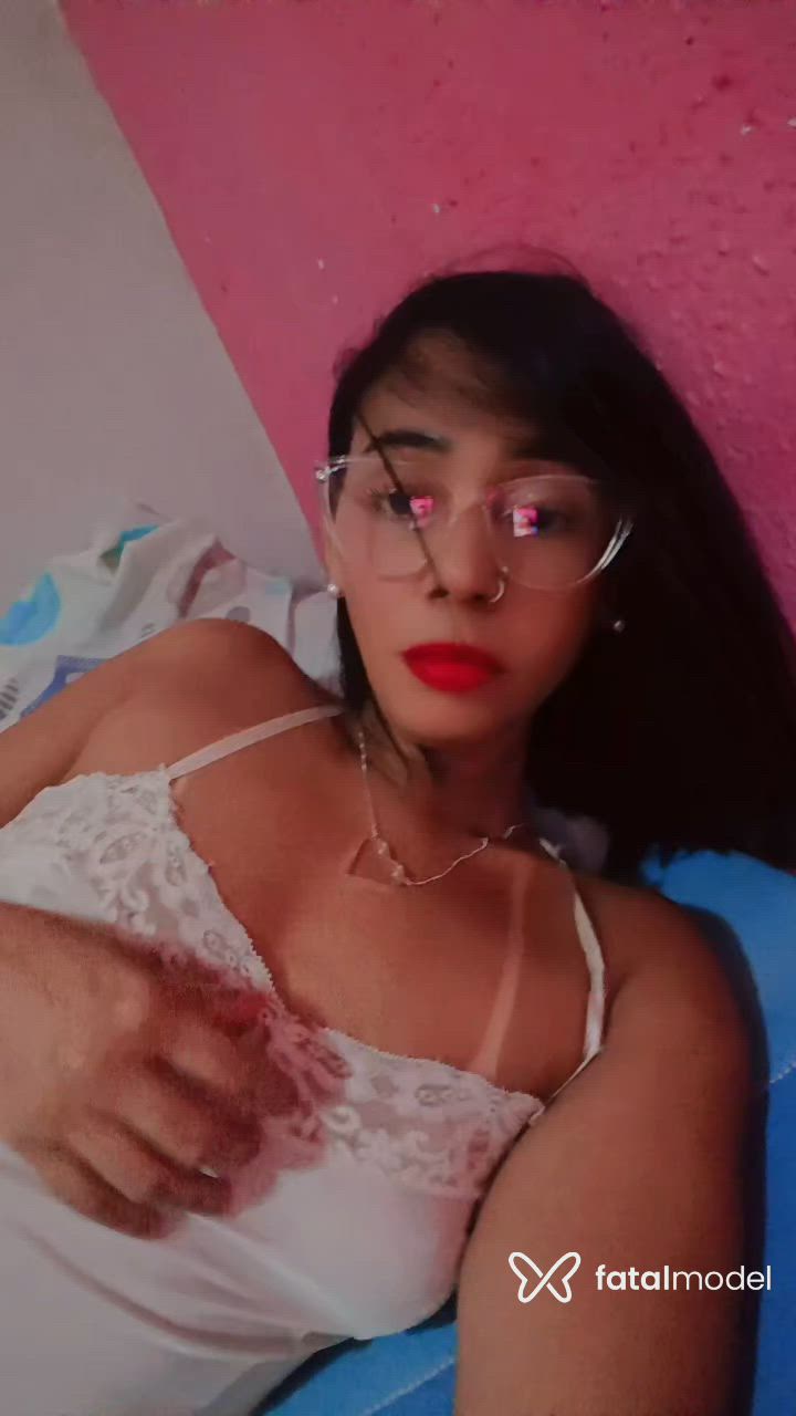 Acompanhante mulher morena (o) de olhos pretos - Cris Malecof
