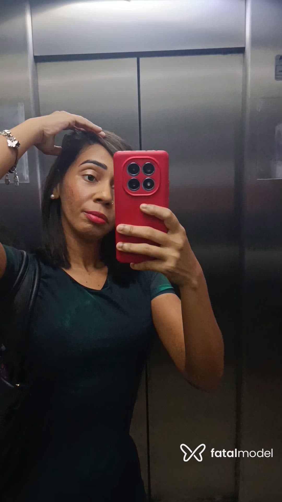 Acompanhante mulher morena (o) de olhos pretos - Cris Malecof