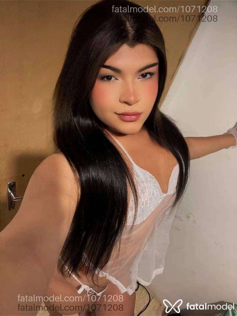 Acompanhante mulher trans com cabelo castanho de olhos castanhos em Pindamonhangaba - Roberta